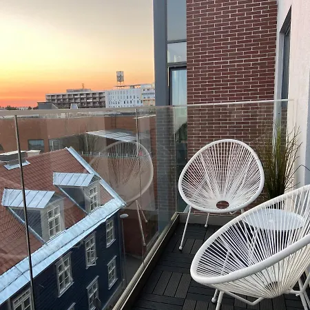 Bright Penthouse With Magical View To The Old Town 아파트 *