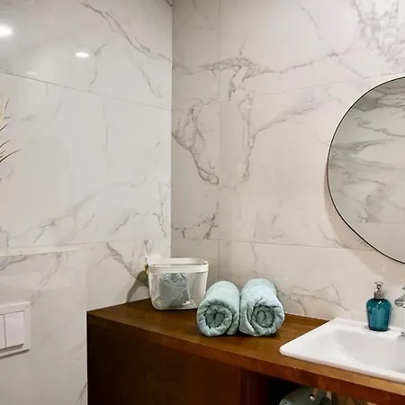 Bright Penthouse With Magical View To The Old Town Apartman