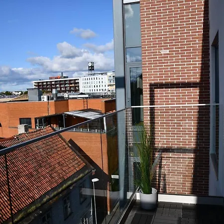 Bright Penthouse With Magical View To The Old Town Apartman *